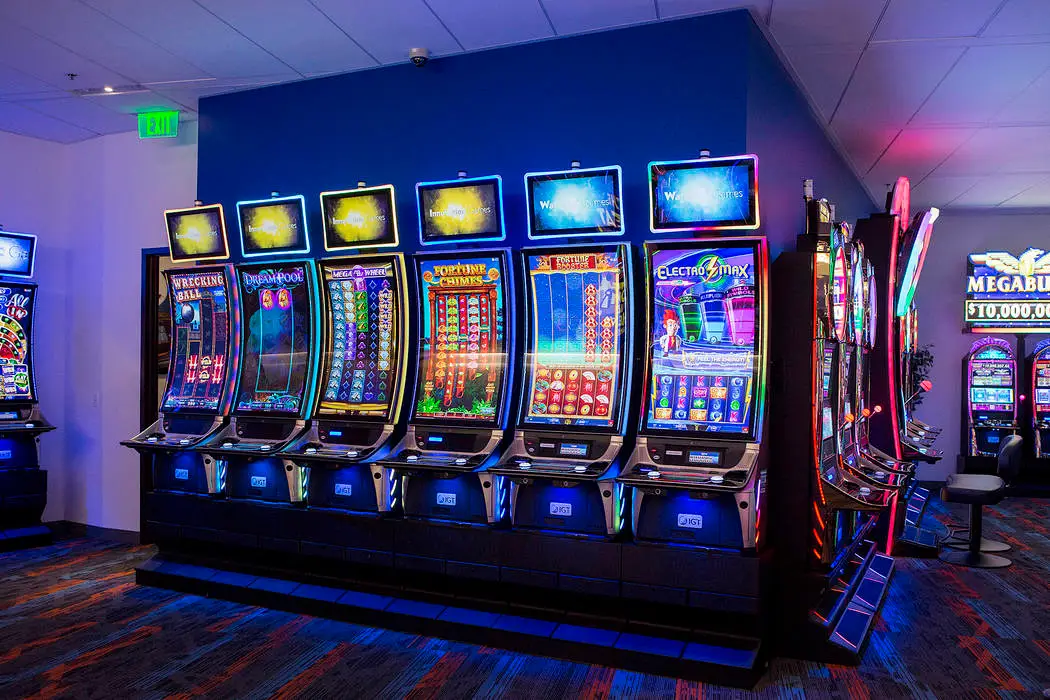 Apakah slot bertema tersedia dalam turnamen?